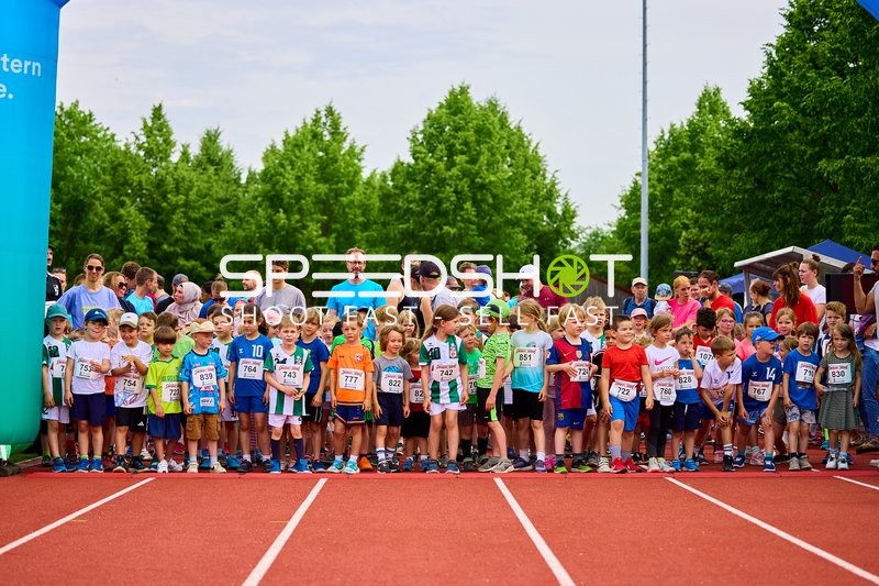 TVE Sommerlauf Edingen 2025: Kinder stehen am Start im TVE Sportzentrum.