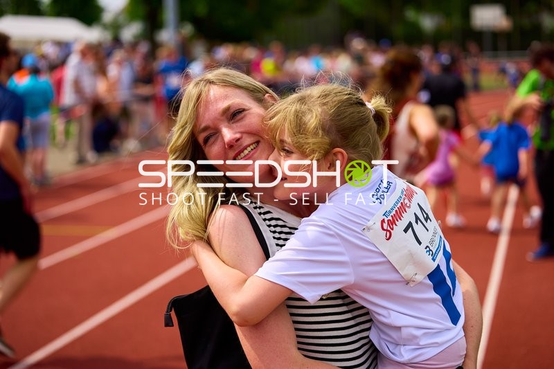 TVE Sommerlauf Edingen 2025: Freude nach dem Lauf bei 714