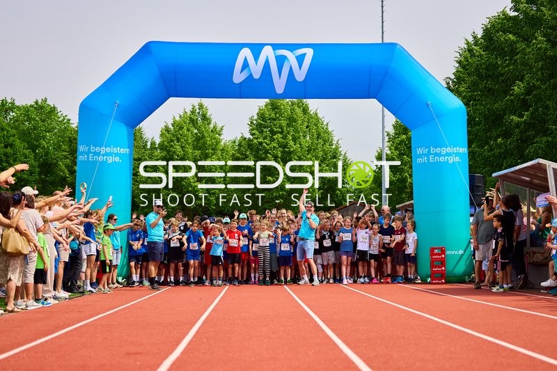 TVE Sommerlauf Edingen 2025: Teilnehmer stehen am Startbogen bereit