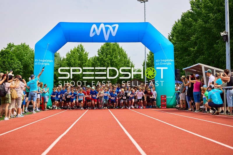 TVE Sommerlauf Edingen 2025 startet mit vielen Teilnehmern am TVE Sportzentrum