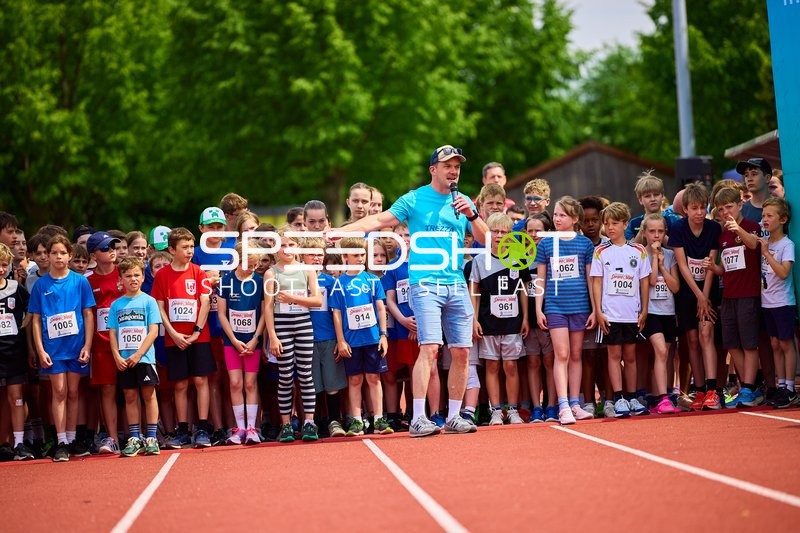 TVE Sommerlauf Edingen 2025: Vorbereitung am Startbereich im TVE Sportzentrum