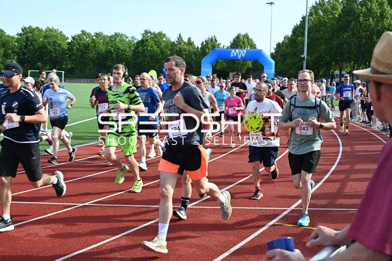 Gemeinsamer Start beim TVE Sommerlauf Edingen 2025