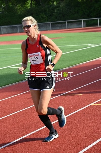 Läuferin mit Startnummer 222