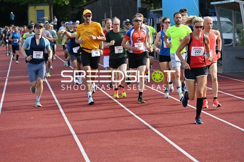 Gemeinsamer Start beim TVE Sommerlauf Edingen 2025