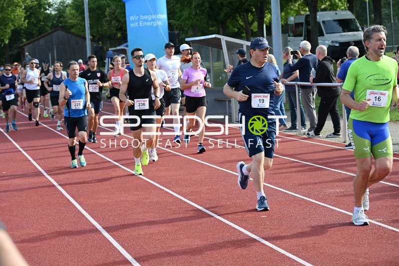 Läufer beim TVE Sommerlauf Edingen 2025