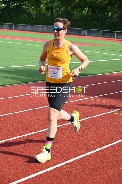 Läuferin auf der Bahn