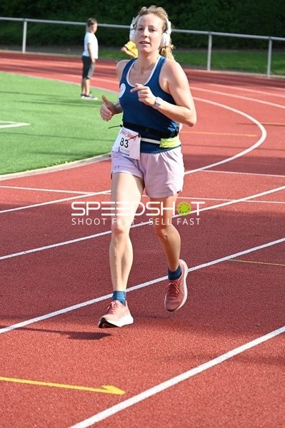 Läuferin beim TVE Sommerlauf Edingen 2025