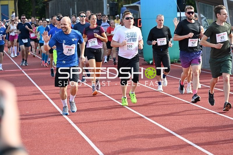 Gemeinsamer Start beim TVE Sommerlauf Edingen 2025