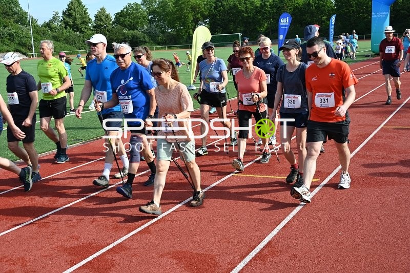 Teilnehmer beim Nordic Walking