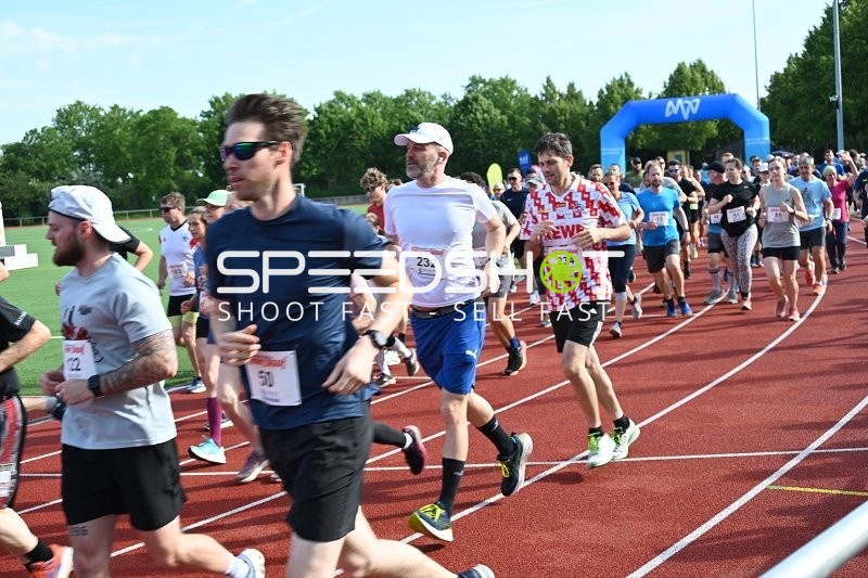 Gemeinsamer Laufstart TVE Sommerlauf Edingen