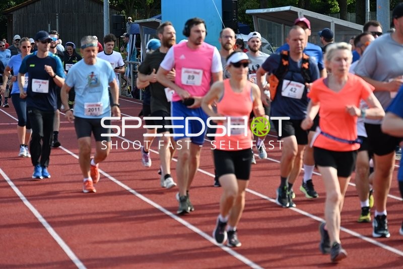 Läufer beim TVE Sommerlauf Edingen 2025