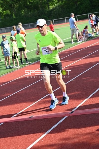 Läufer beim TVE Sommerlauf Edingen 2025