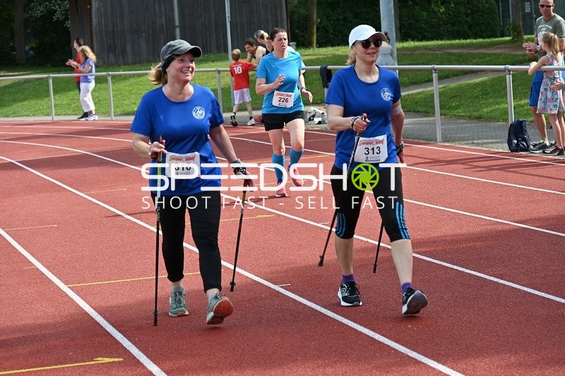 Nordic Walking beim TVE Sommerlauf Edingen 2025