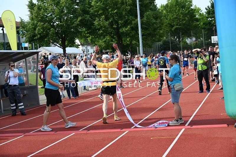 Läufer erreicht Ziellinie