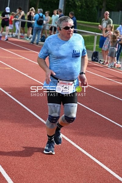 Läufer mit Startnummer 163