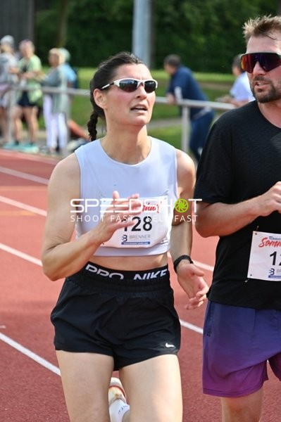 Zwei Läufer auf Bahn