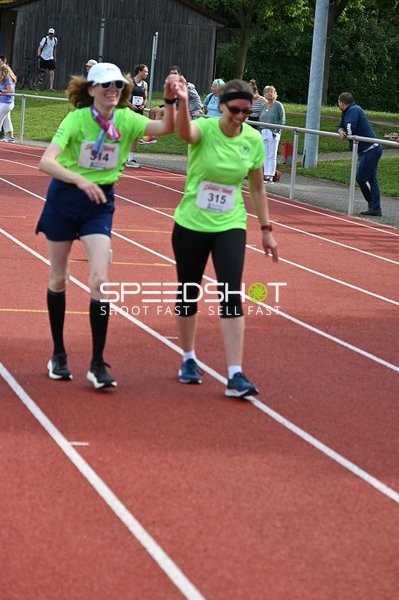 Gemeinsamer Laufabschluss beim TVE Sommerlauf