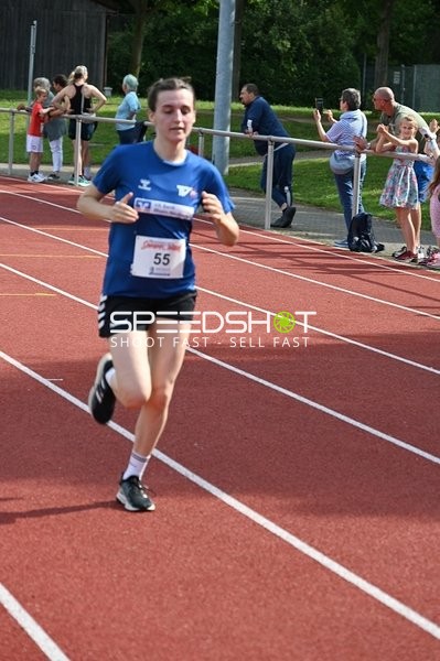 Läuferin beim TVE Sommerlauf Edingen 2025