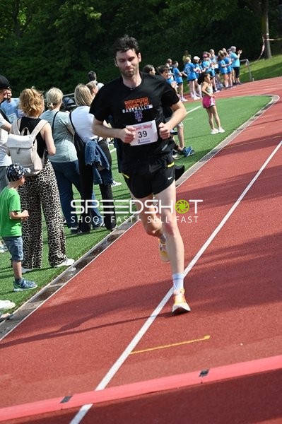 Läufer beim TVE Sommerlauf Edingen 2025