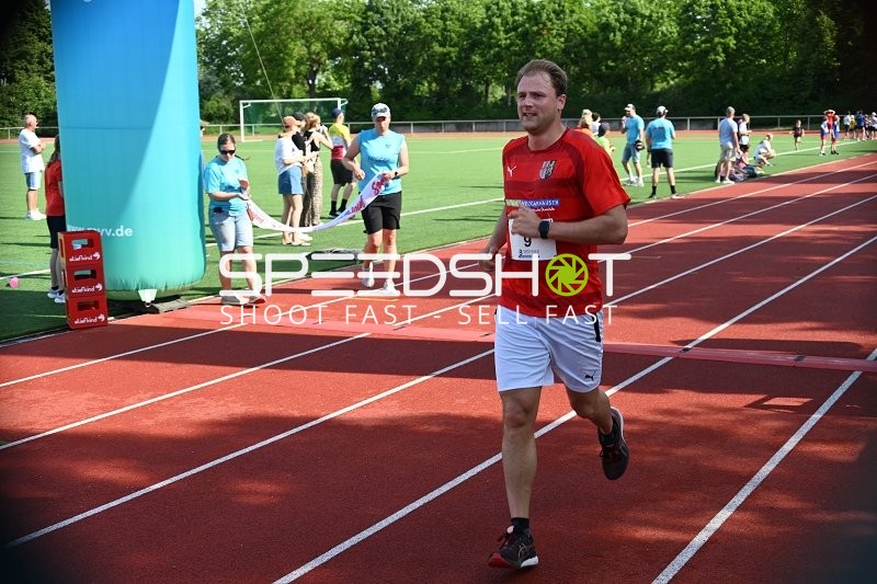 Läufer beim TVE Sommerlauf Edingen 2025