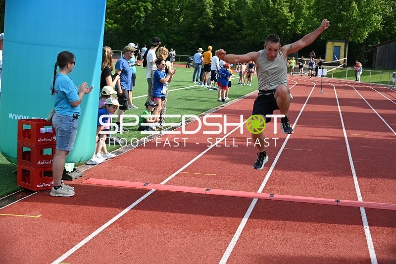 Athlet beim Hürdensprung