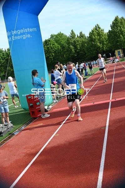 Läufer überqueren Ziellinie