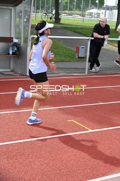 Läuferin auf der Bahn