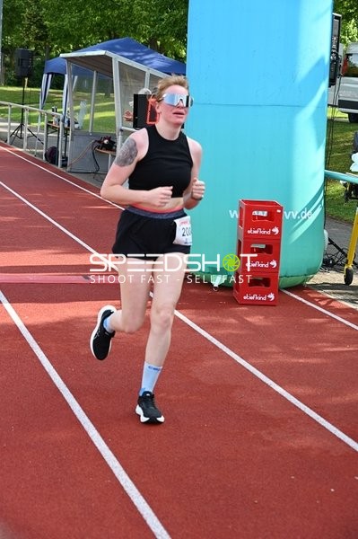Läuferin beim TVE Sommerlauf Edingen 2025