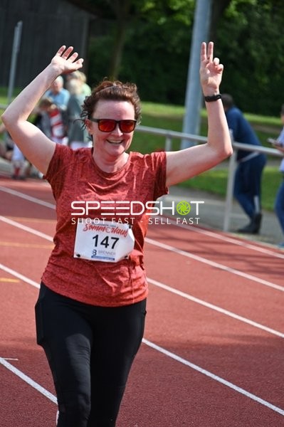 Läuferin mit Startnummer 147