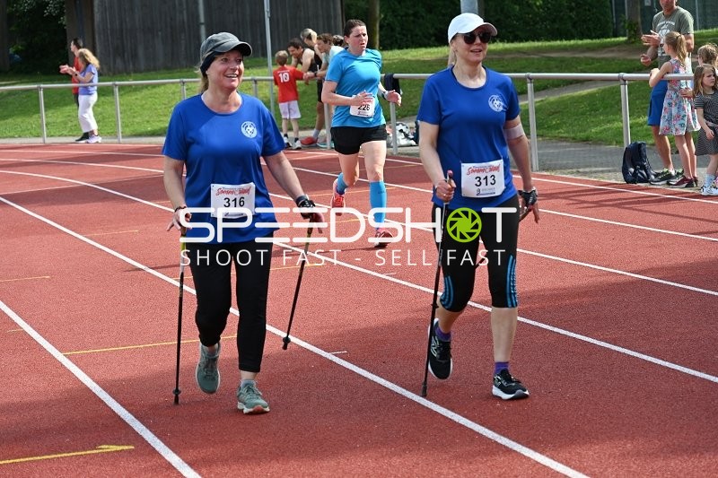 Nordic Walker beim TVE Sommerlauf