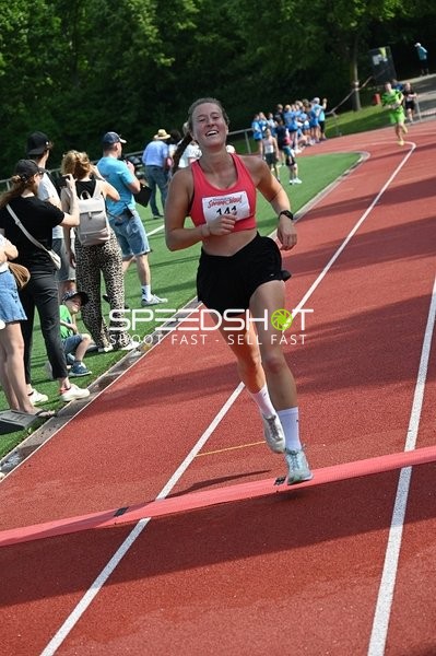 Läuferin auf der Bahn