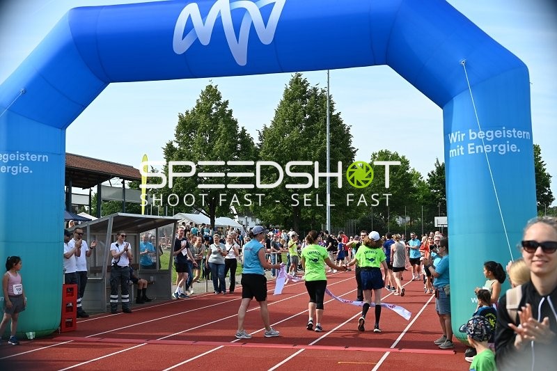Gemeinsamer Zieleinlauf TVE Sommerlauf