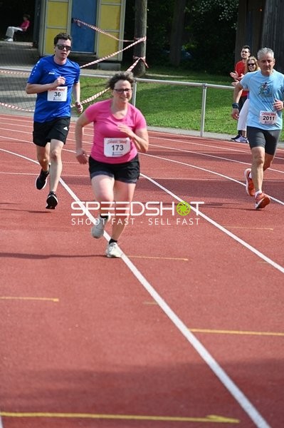 Läufer in Aktion beim TVE Sommerlauf Edingen