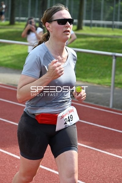 Startnummer 249 läuft beim TVE Sommerlauf
