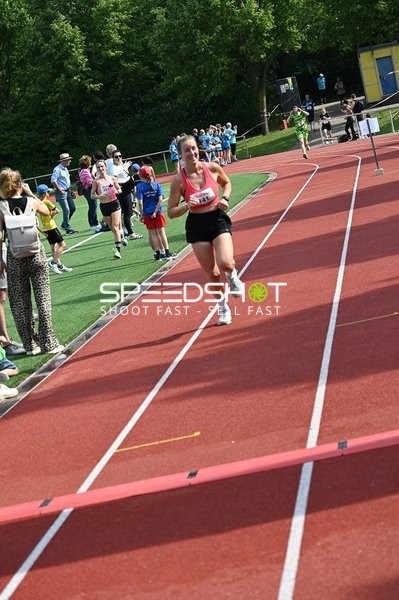 Läuferin auf der Bahn