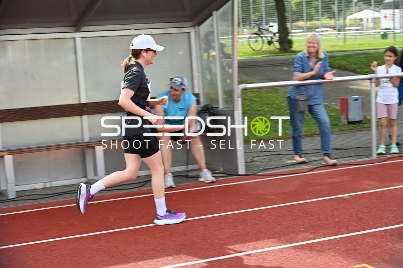 Läuferin auf der Bahn