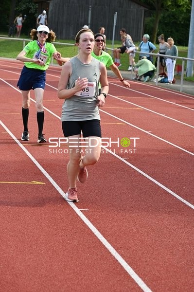 Läuferinnen beim TVE Sommerlauf Edingen