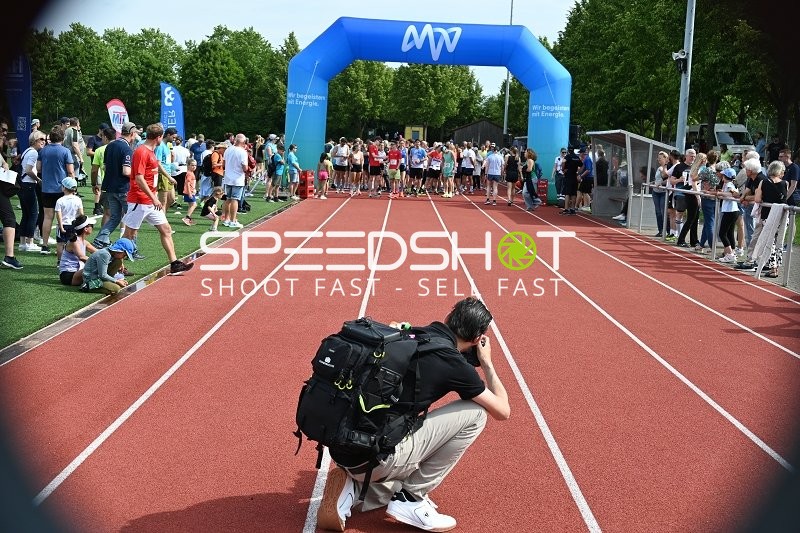 Startvorbereitung beim TVE Sommerlauf Edingen 2025