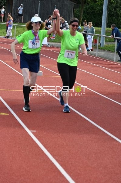 Gemeinsamer Jubel beim Lauf