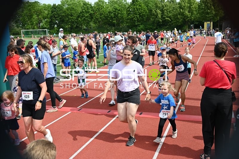 Gemeinsamer Lauf beim TVE Sommerlauf
