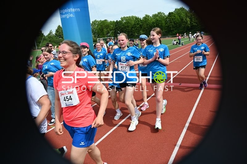 Läufergruppe beim TVE Sommerlauf Edingen 2025