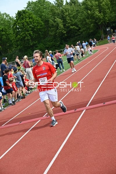Läufer beim TVE Sommerlauf Edingen