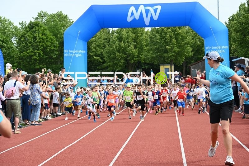 Start des Kinderlaufs TVE Sommerlauf Edingen