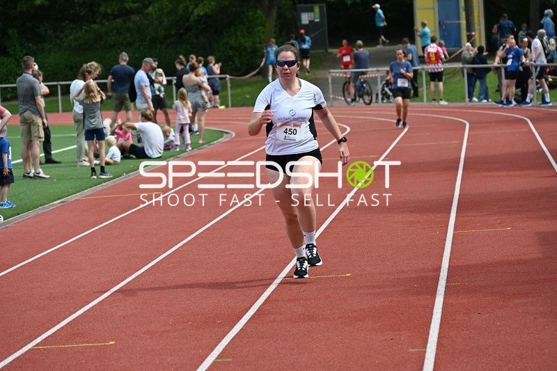 Läuferin auf der Bahn