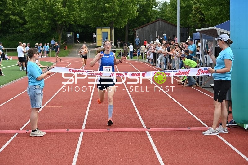Erster Zieleinlauf TVE Sommerlauf Edingen
