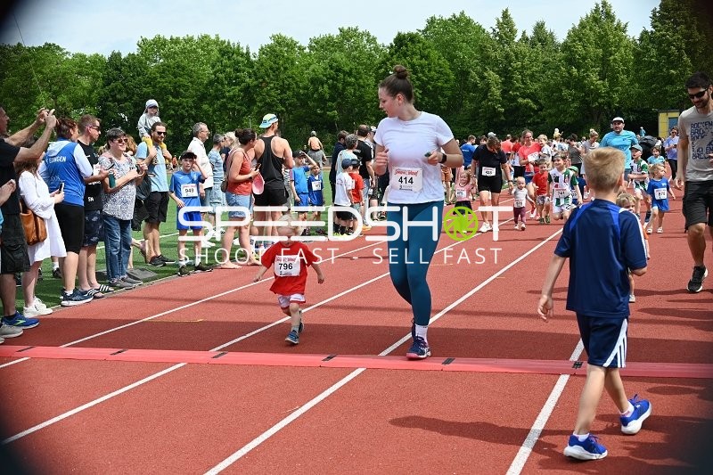 Gemeinsamer Lauf beim TVE Sommerlauf