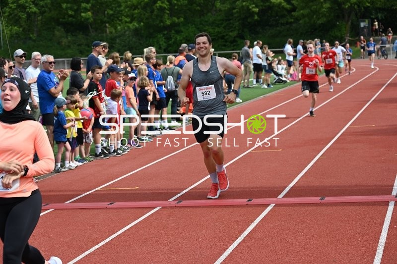 Läufer beim TVE Sommerlauf Edingen 2025