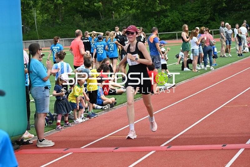 Läuferin auf der Bahn