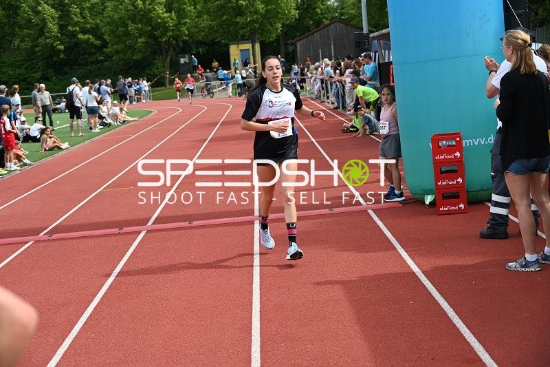 Läuferin auf der Bahn