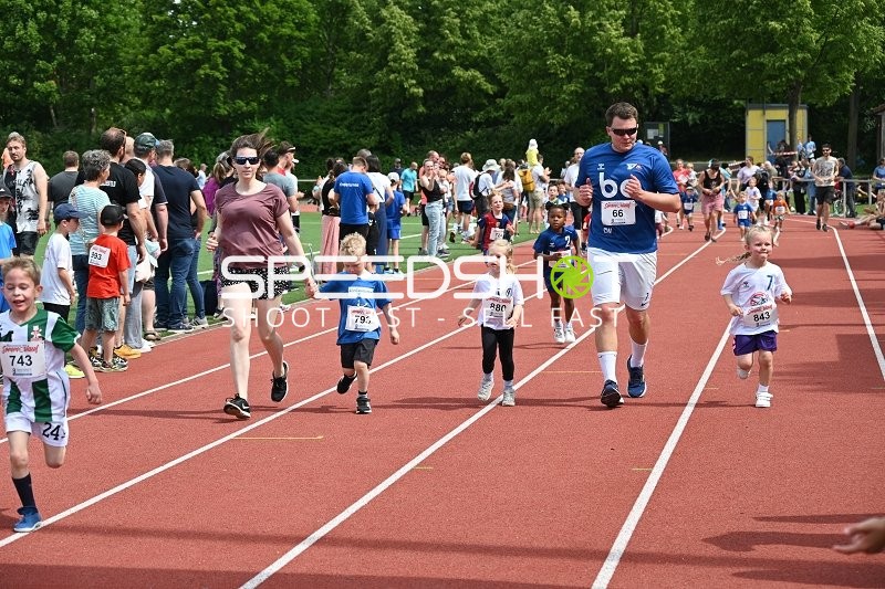 Gemeinsamer Lauf beim TVE Sommerlauf